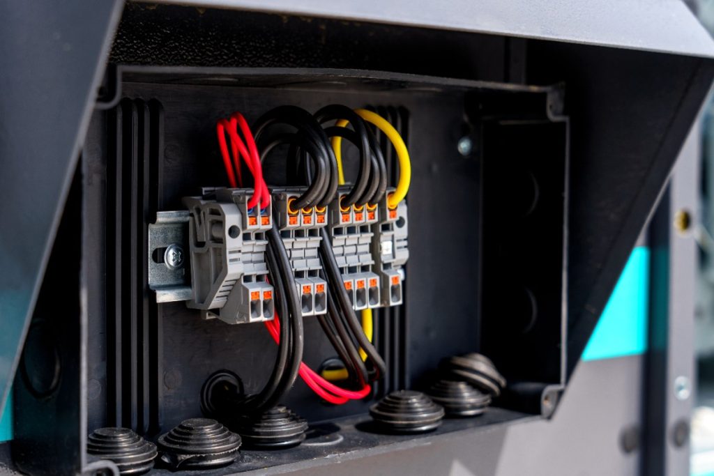 Branchement électrique d'un moteur 220v monophasé 3 fils