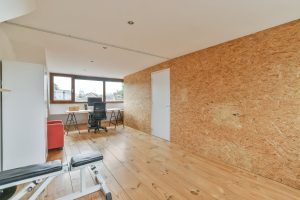 Faut-il choisir un plancher en aggloméré ou en OSB ?
