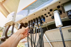Où se trouve le fusible de la parabole dans un camping-car et comment le changer ?
