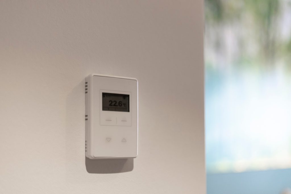 Un thermostat intelligent mural
